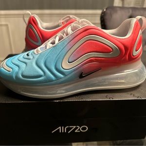 Nike Air Max 720 Size 9